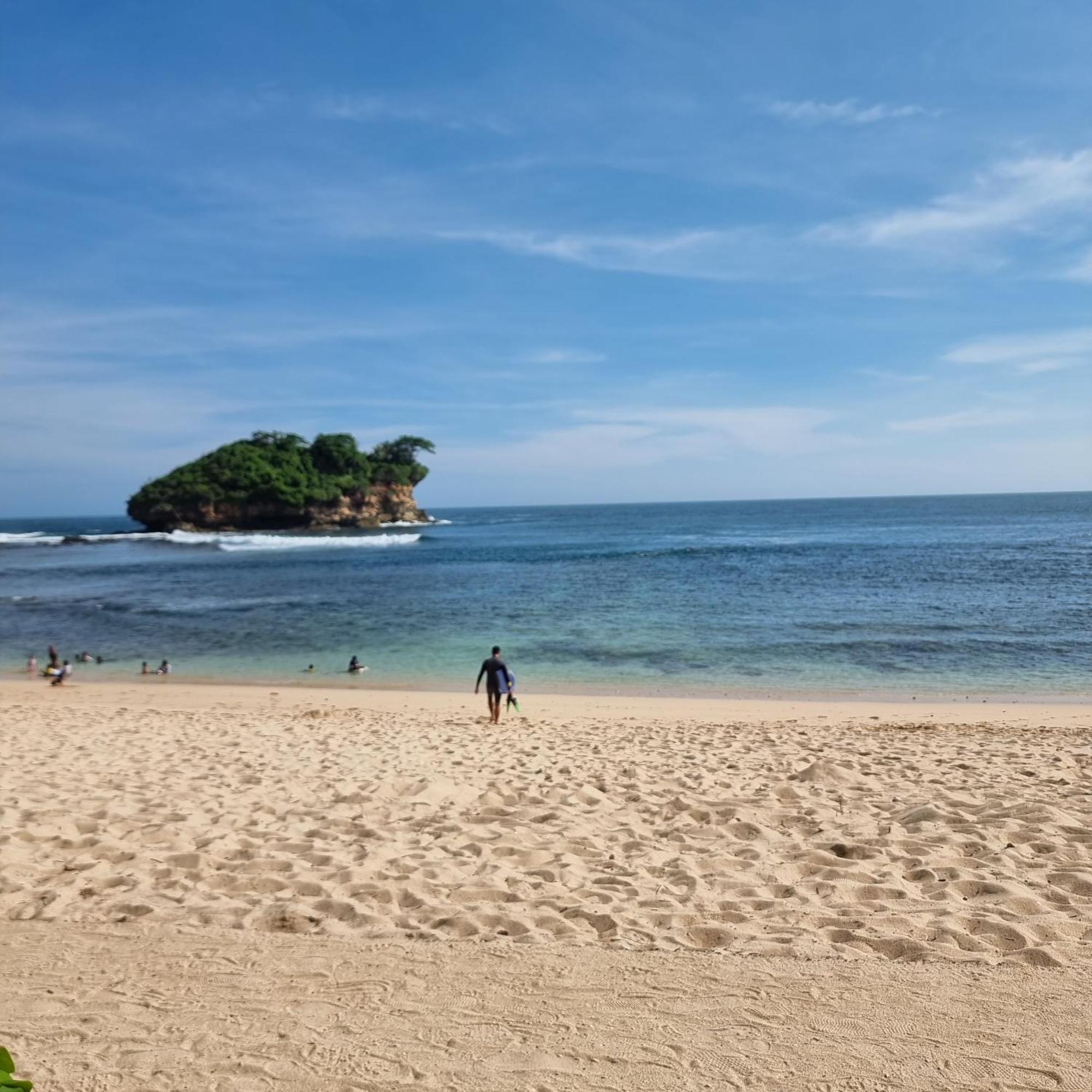 Istana Ombak Eco Resort Pacitan Exterior photo