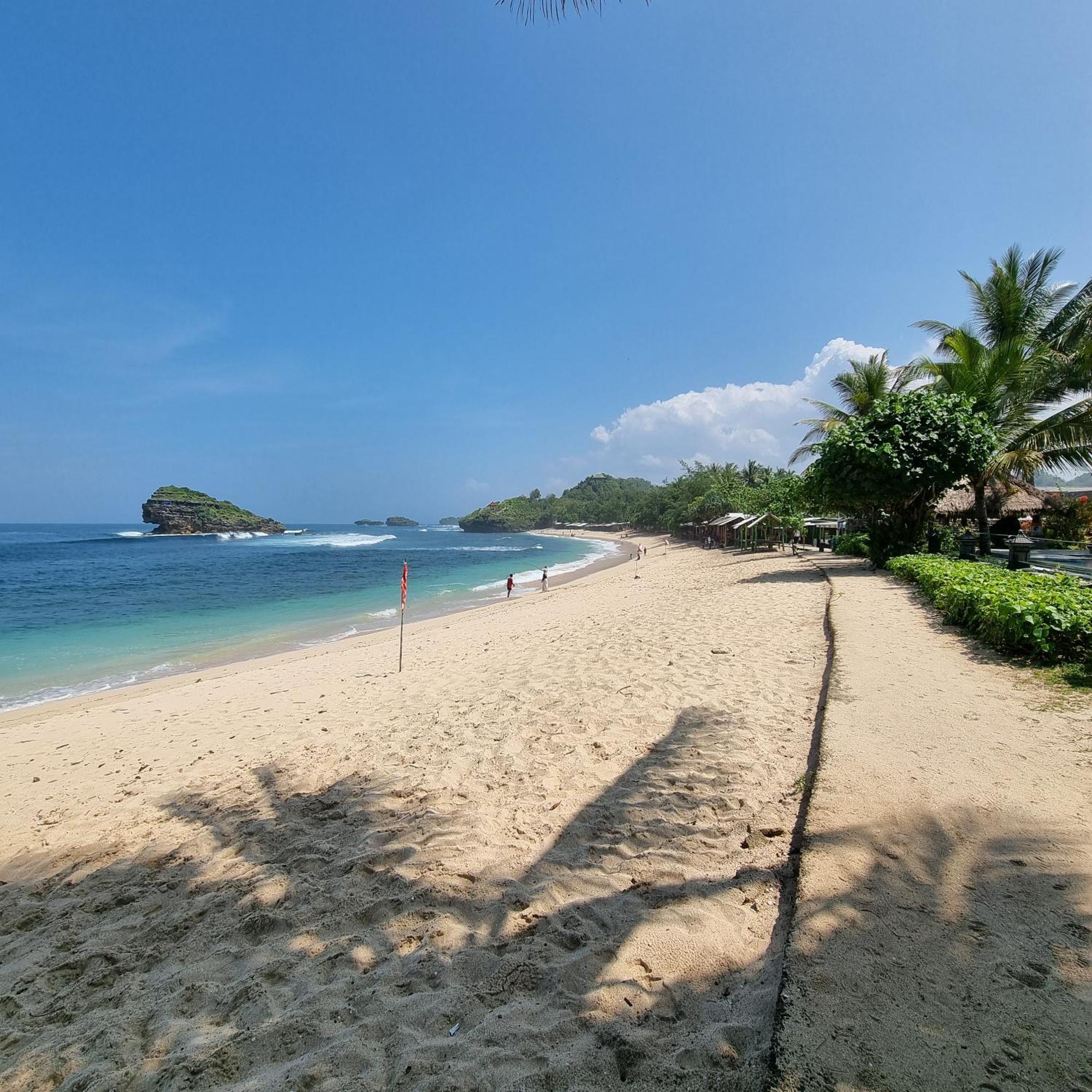 Istana Ombak Eco Resort Pacitan Exterior photo