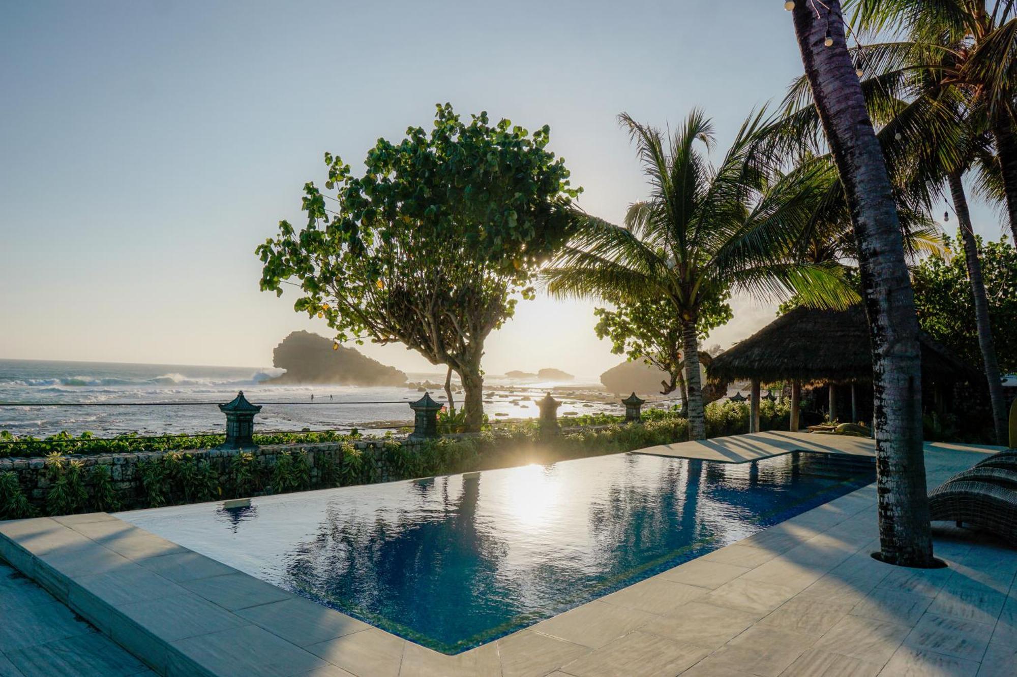 Istana Ombak Eco Resort Pacitan Exterior photo