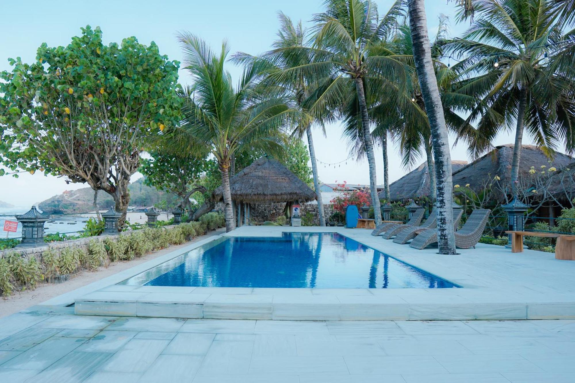 Istana Ombak Eco Resort Pacitan Exterior photo