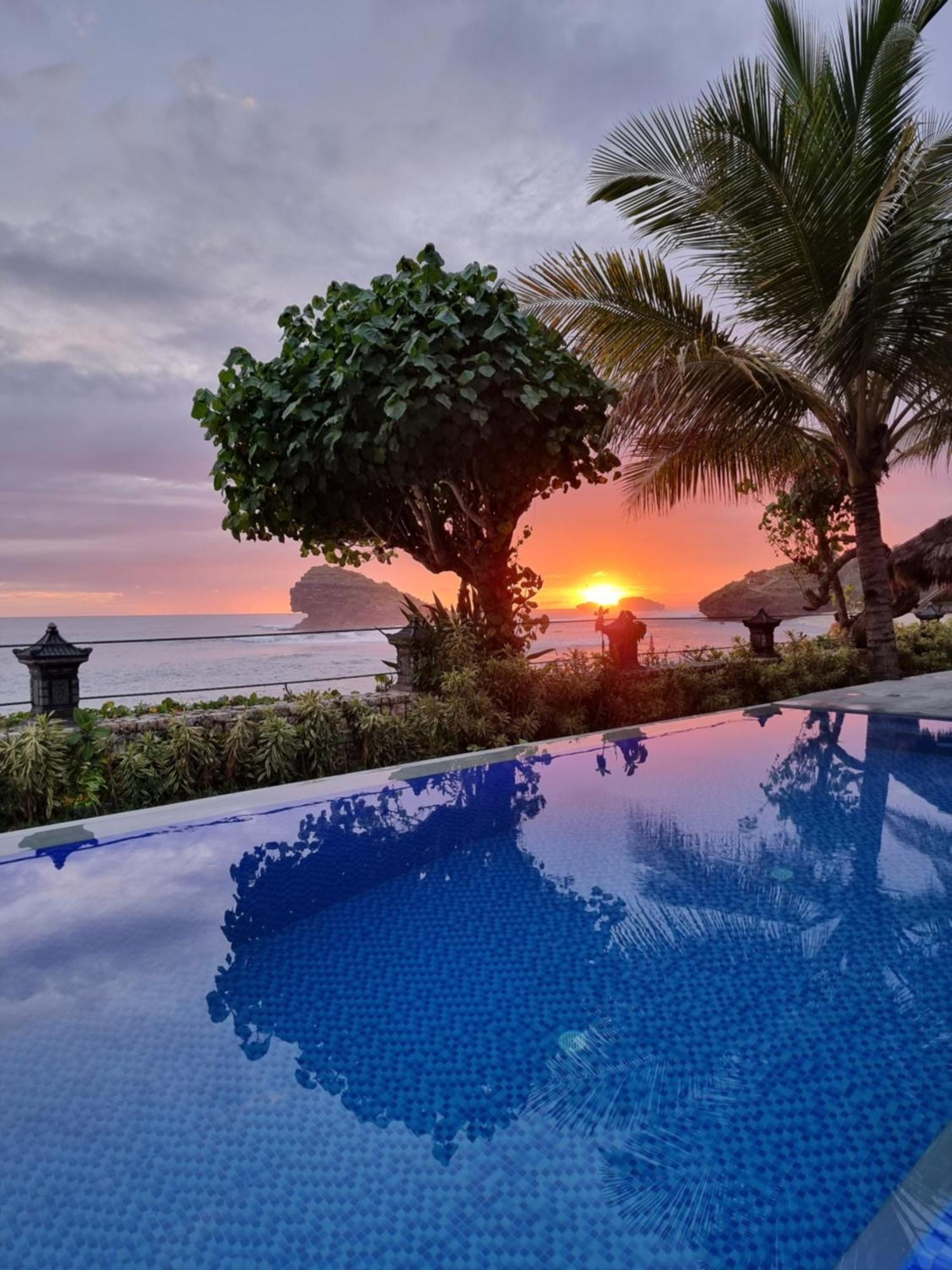 Istana Ombak Eco Resort Pacitan Exterior photo