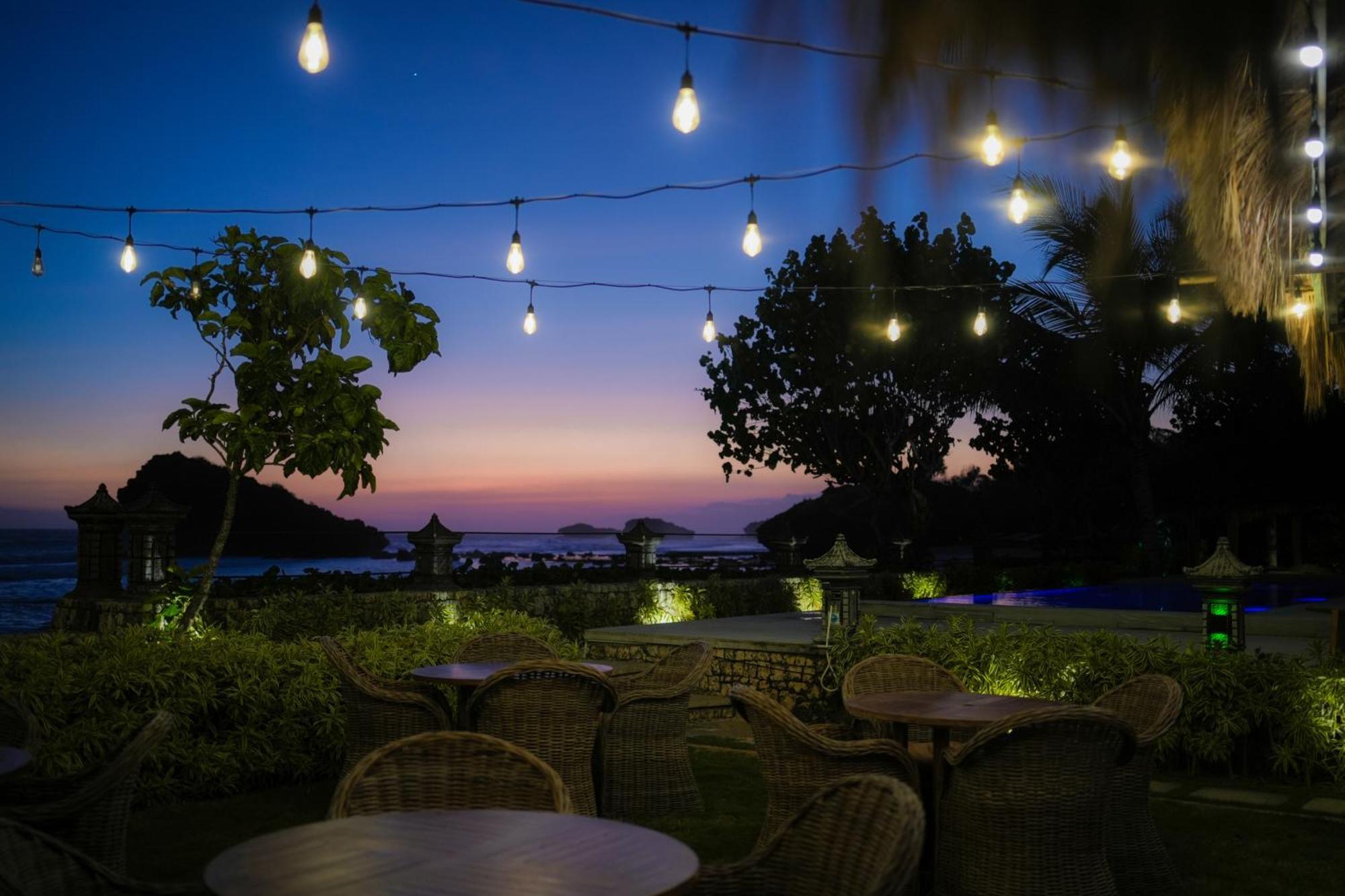 Istana Ombak Eco Resort Pacitan Exterior photo